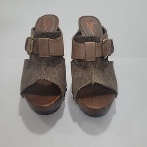 Very Volatile Platform Belted Buckled Studded VTG Y2K 90's Chunky 7 Women Sandal